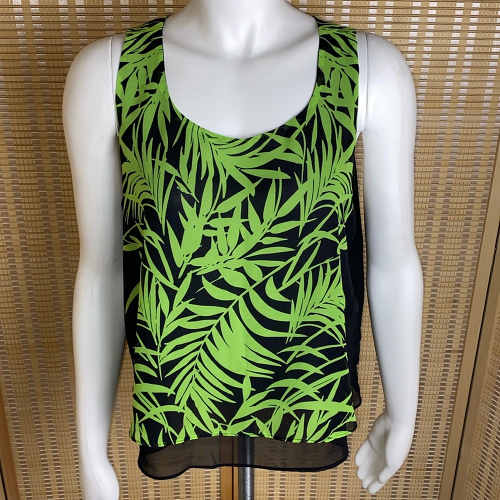 🔷Bisou Bisou Green & Black Botanical Print Top size Medium